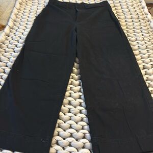 Old Navy size M black wide leg cropped cropped chino